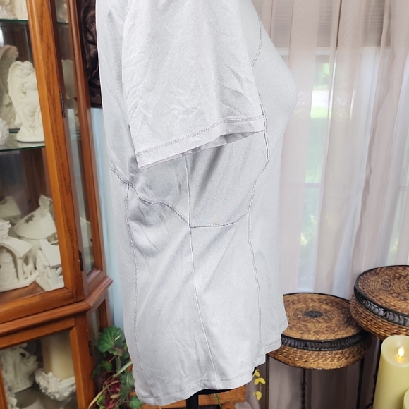 SPYDER | Women's Sporty Light Gray Athletic Short Sleeve Gym Workout Tee | M - Picture 6 of 10